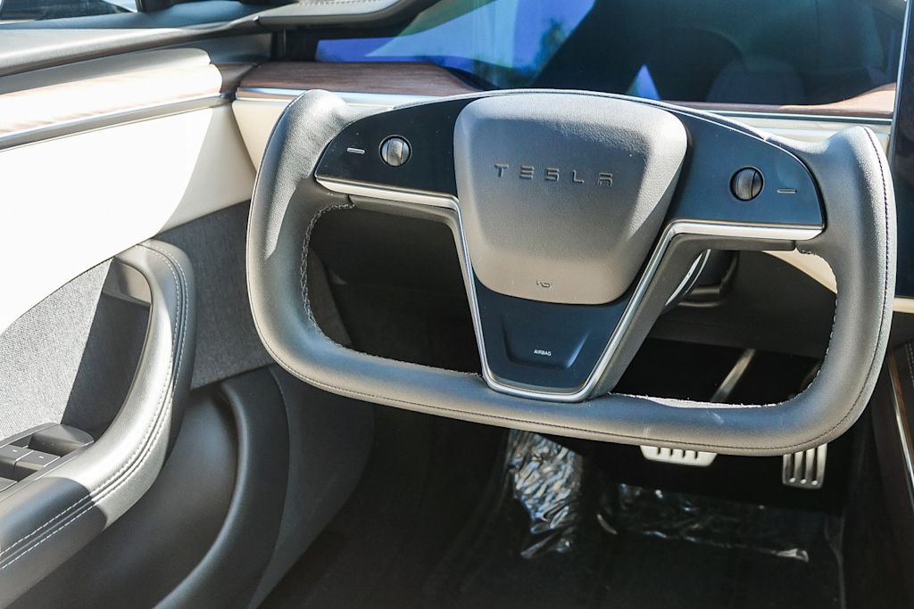 Thumbnail: 2022 Tesla Model S - 17