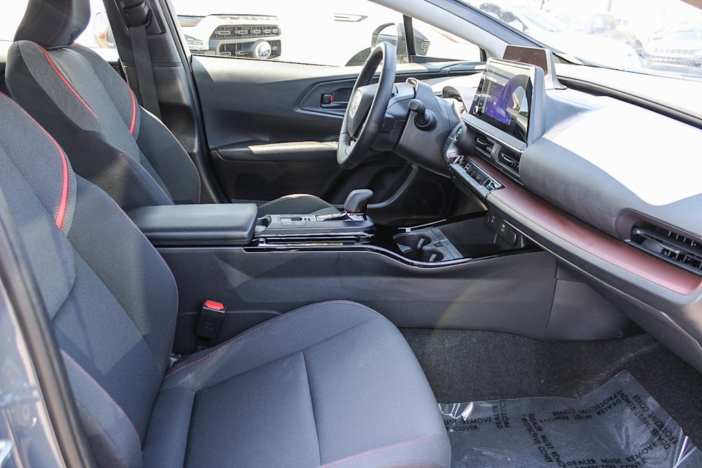 Thumbnail: 2024 Toyota Prius Prime - 8