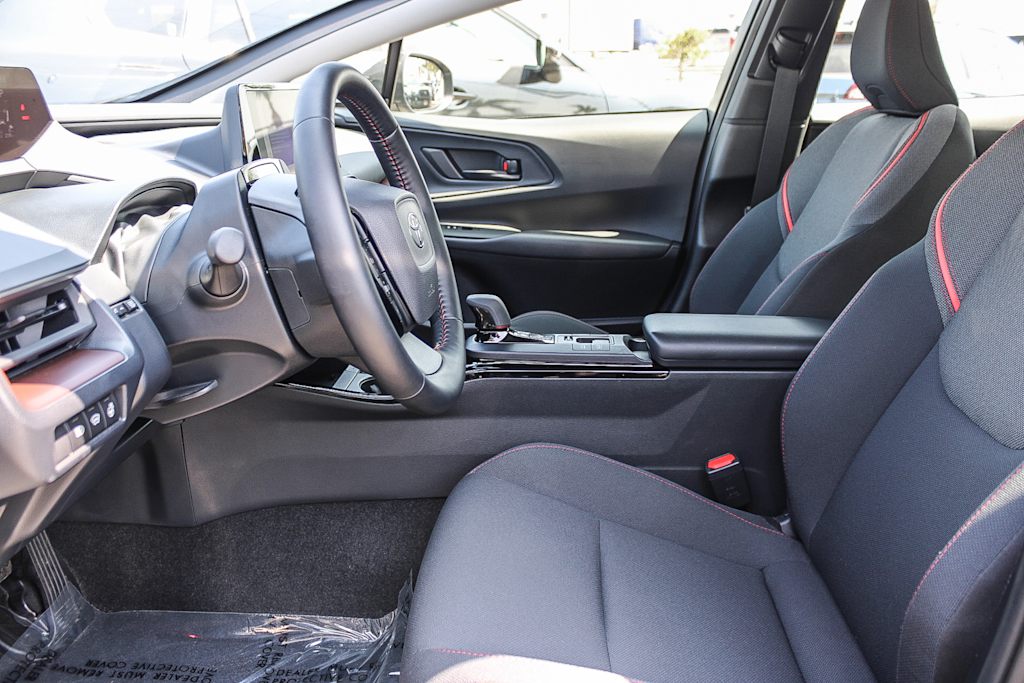 Thumbnail: 2024 Toyota Prius Prime - 9