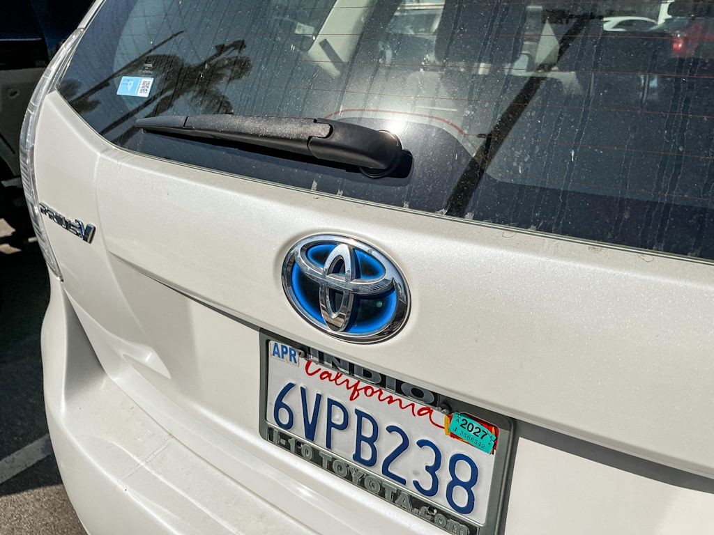 Thumbnail: 2012 Toyota Prius v - 19