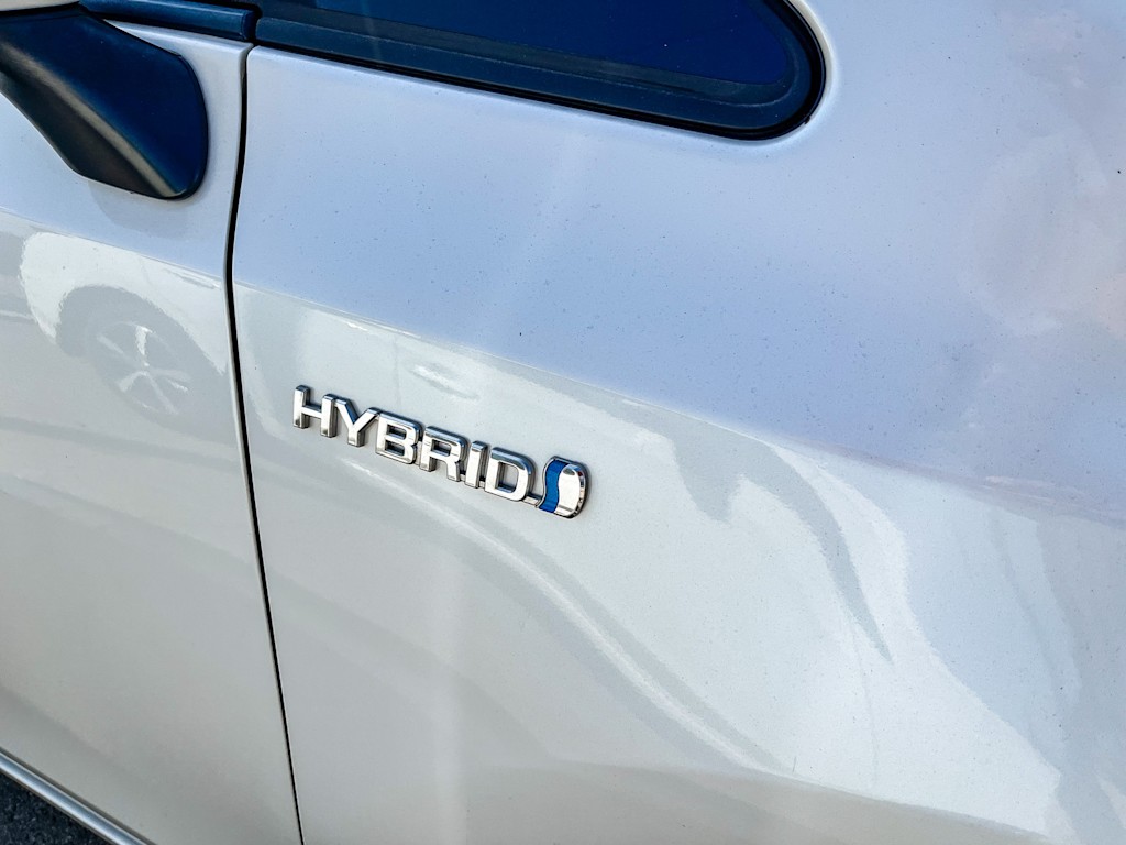 Thumbnail: 2012 Toyota Prius v - 12