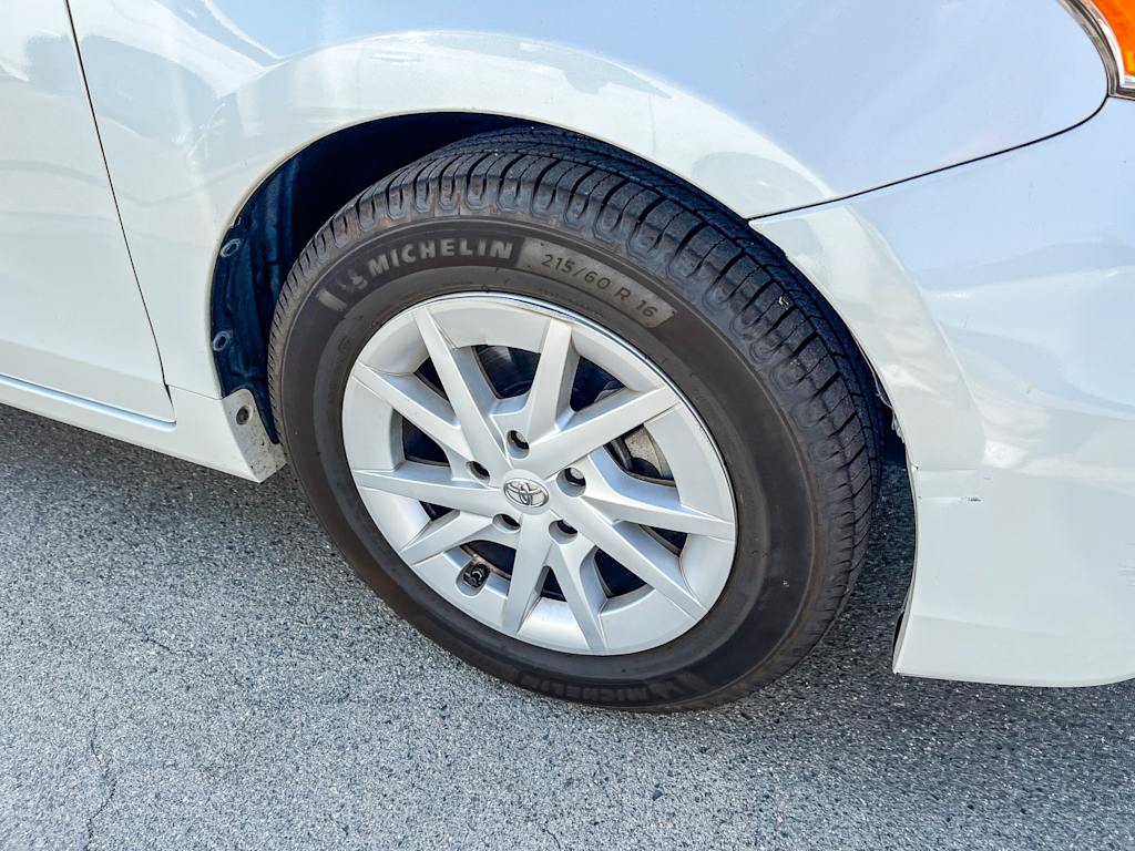 Thumbnail: 2012 Toyota Prius v - 6