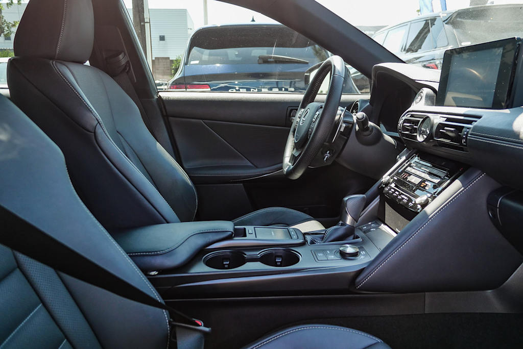 Thumbnail: 2024 Lexus ES - 9