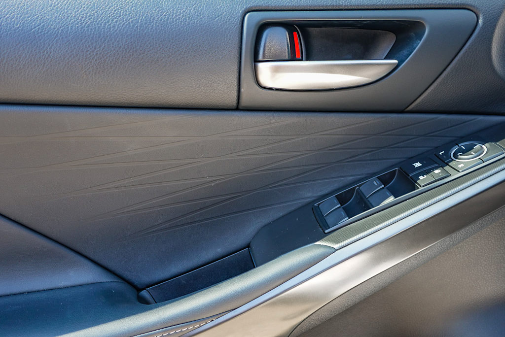 Thumbnail: 2024 Lexus ES - 24