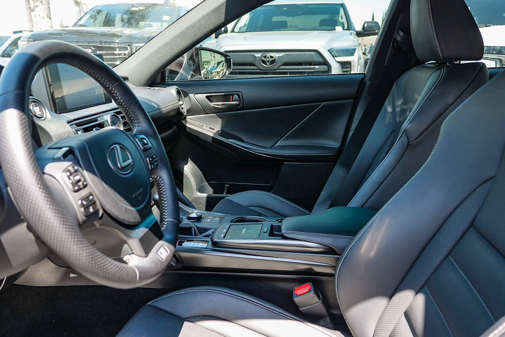 Thumbnail: 2024 Lexus ES - 10