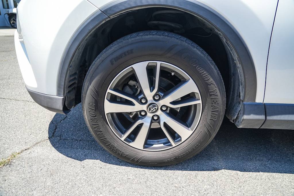 Thumbnail: 2016 Toyota RAV4 - 20