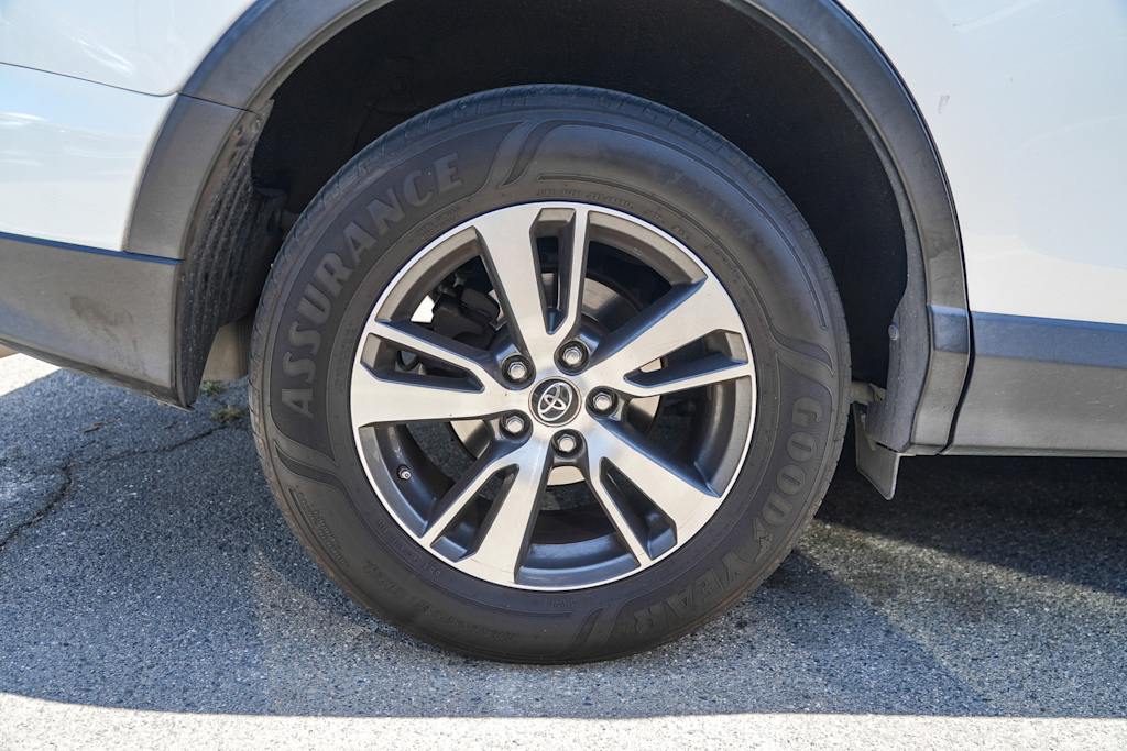 Thumbnail: 2016 Toyota RAV4 - 13