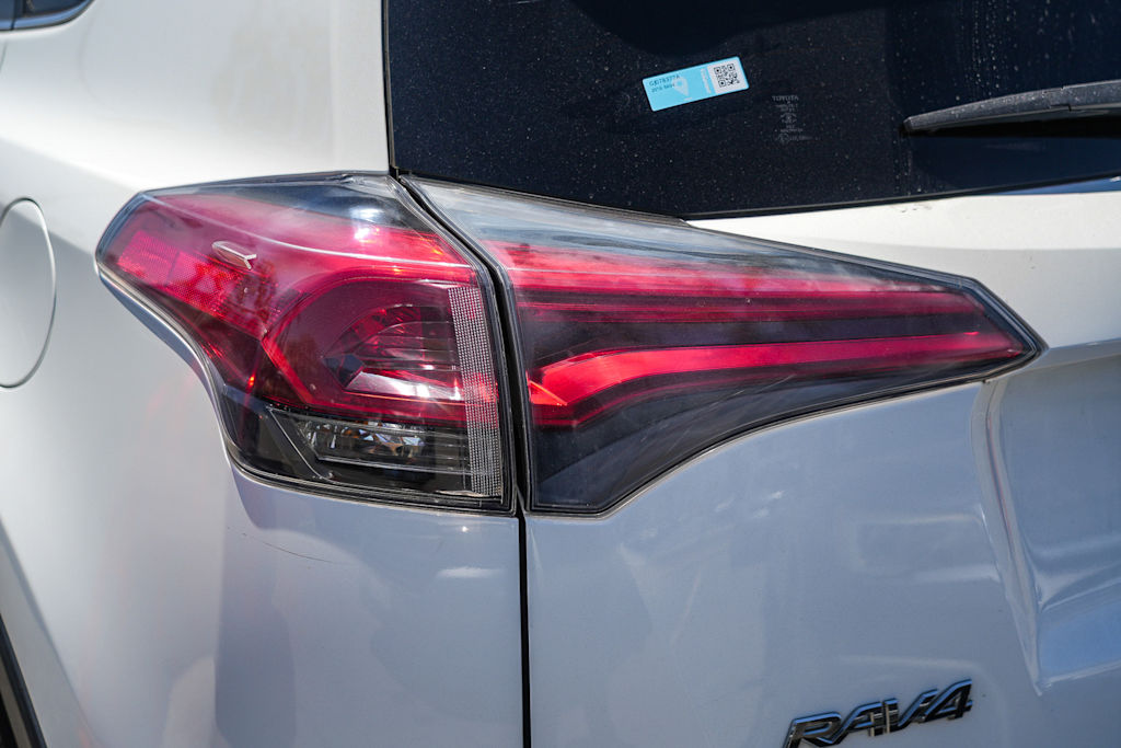 Thumbnail: 2016 Toyota RAV4 - 17