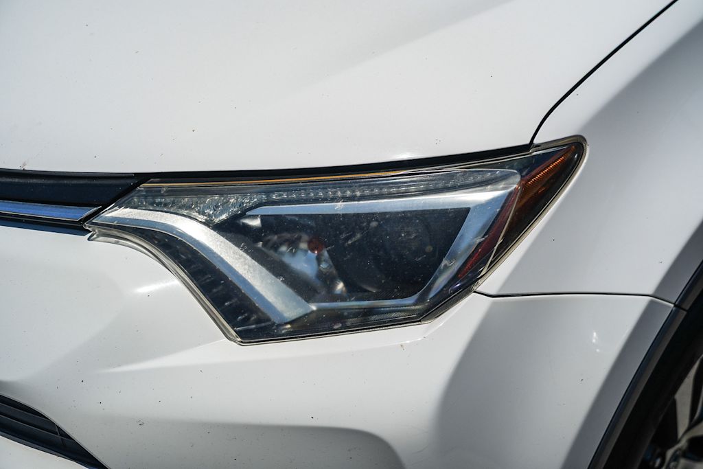 Thumbnail: 2016 Toyota RAV4 - 8