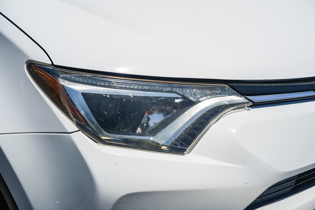 Thumbnail: 2016 Toyota RAV4 - 11