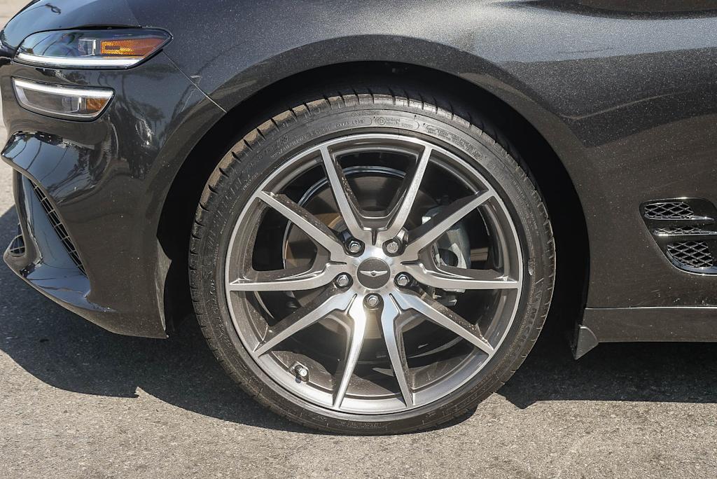 Thumbnail: 2023 Genesis G70 - 21