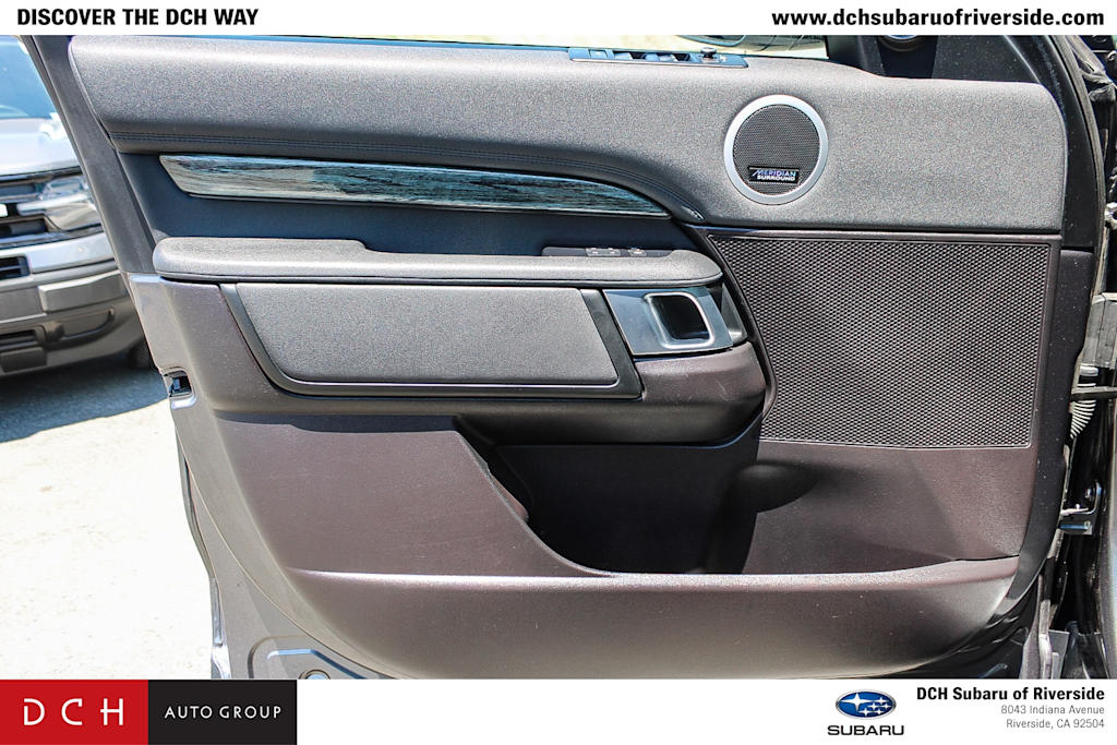 Thumbnail: 2018 Land Rover Discovery - 21
