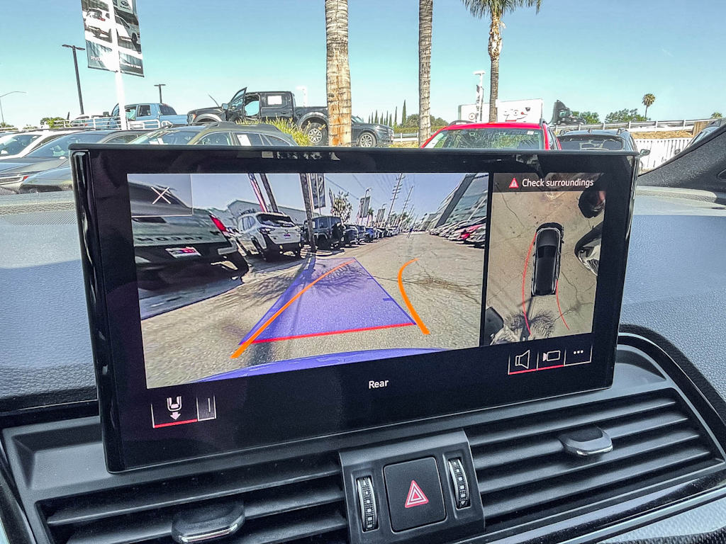 Thumbnail: 2023 Audi SQ5 - 24