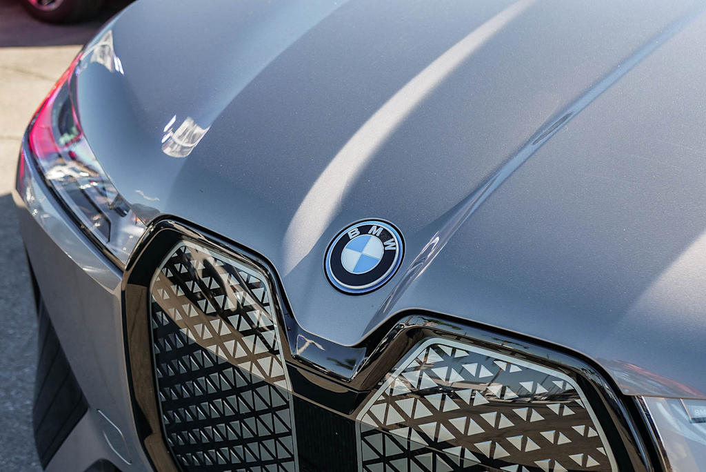 Thumbnail: 2023 BMW iX - 17