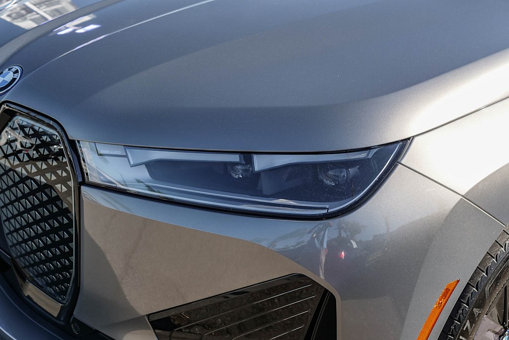 Thumbnail: 2023 BMW iX - 21