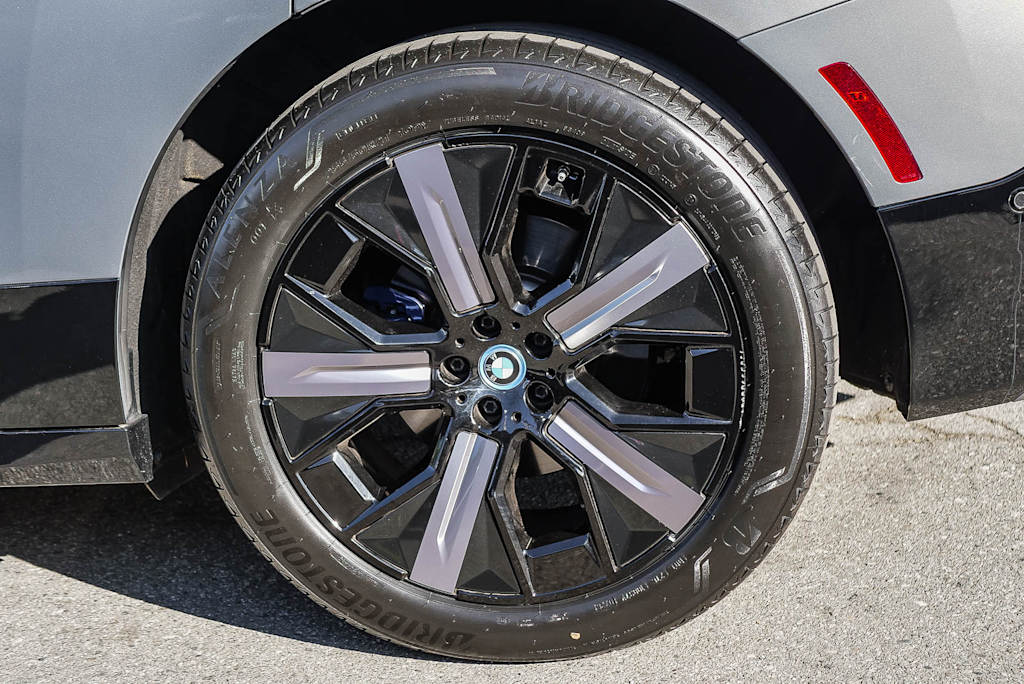 Thumbnail: 2023 BMW iX - 7