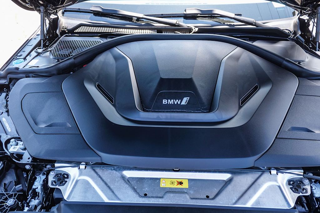 Thumbnail: 2023 BMW i4 - 8