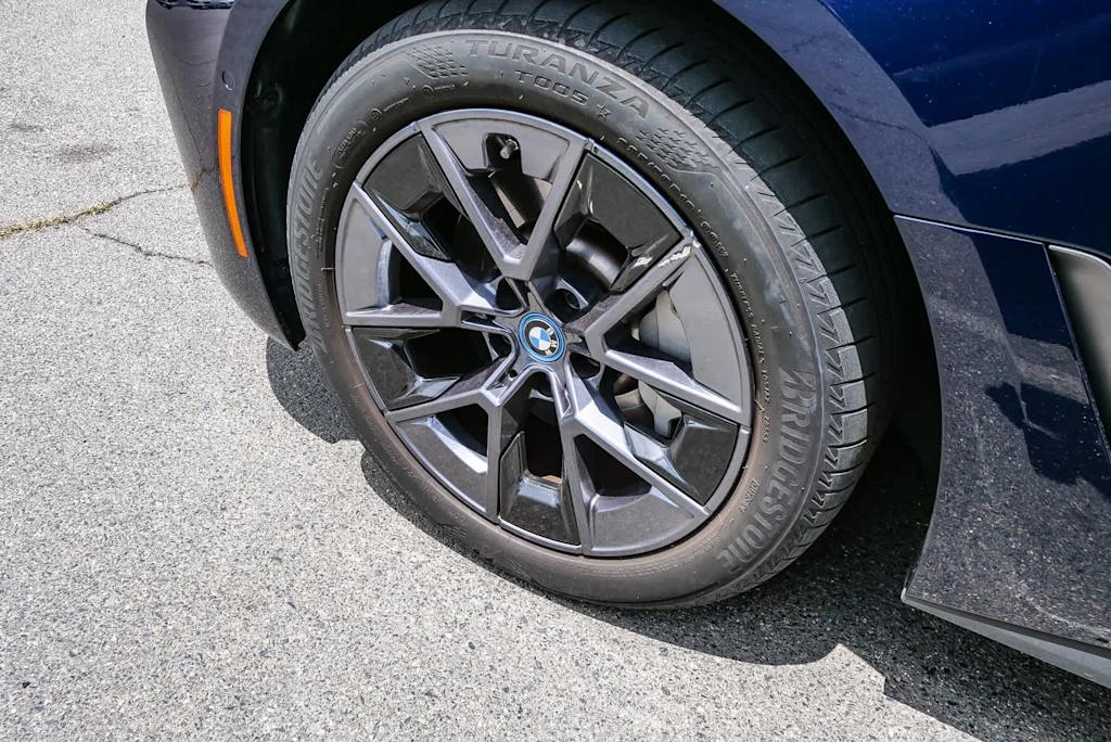 Thumbnail: 2023 BMW i4 - 19