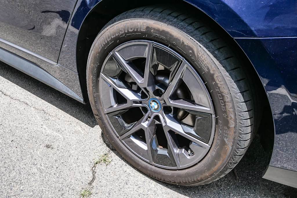 Thumbnail: 2023 BMW i4 - 18