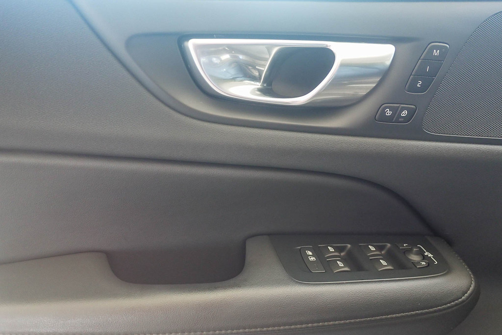 Thumbnail: 2025 Volvo V60 - 25