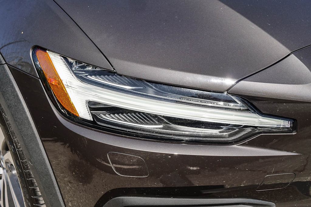 Thumbnail: 2025 Volvo V60 - 20