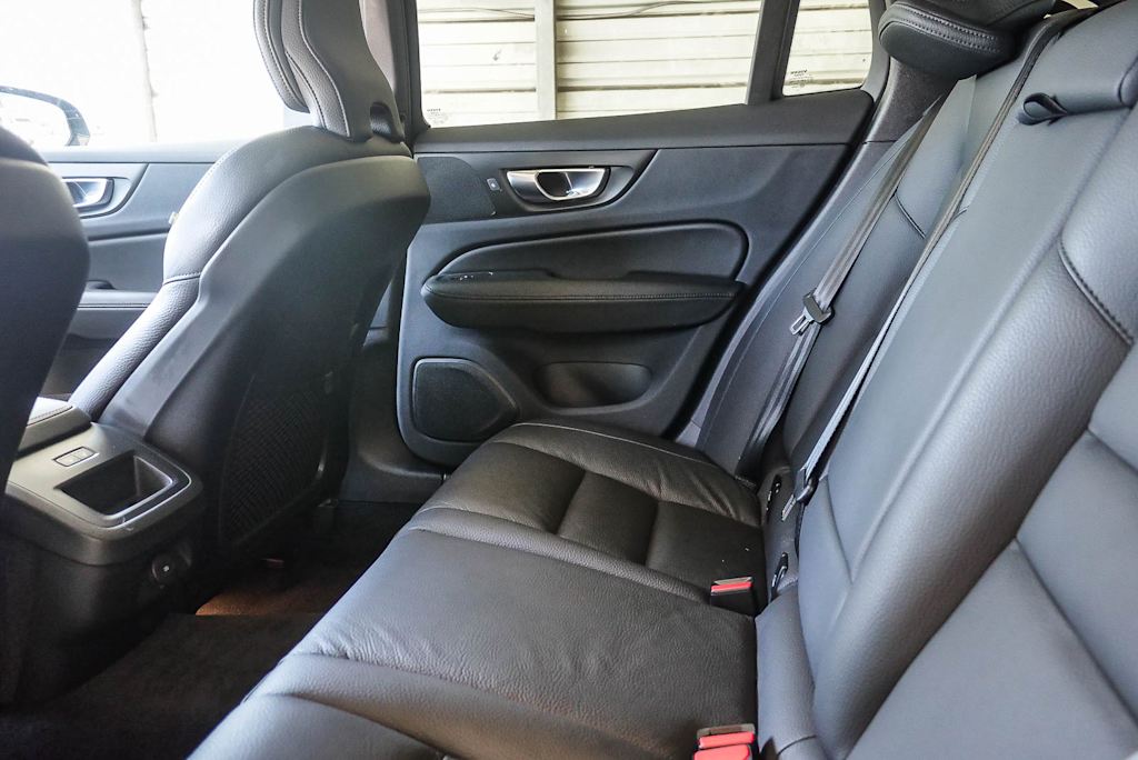 Thumbnail: 2025 Volvo V60 - 10