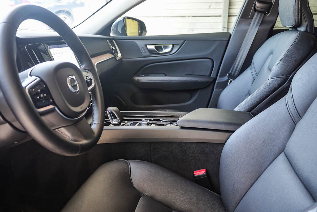 Thumbnail: 2025 Volvo V60 - 9