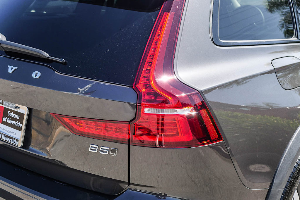 Thumbnail: 2025 Volvo V60 - 18