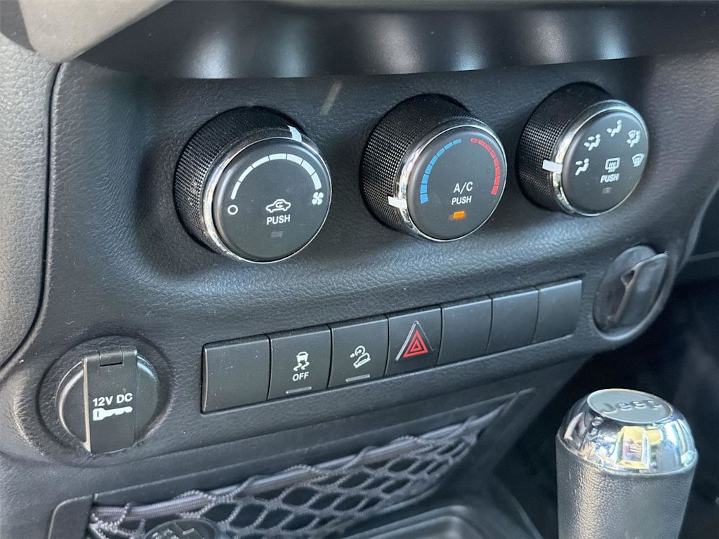Thumbnail: 2017 Jeep Wrangler - 23