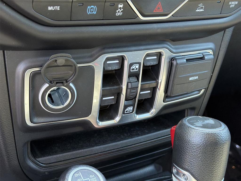 Thumbnail: 2023 Jeep Wrangler - 29