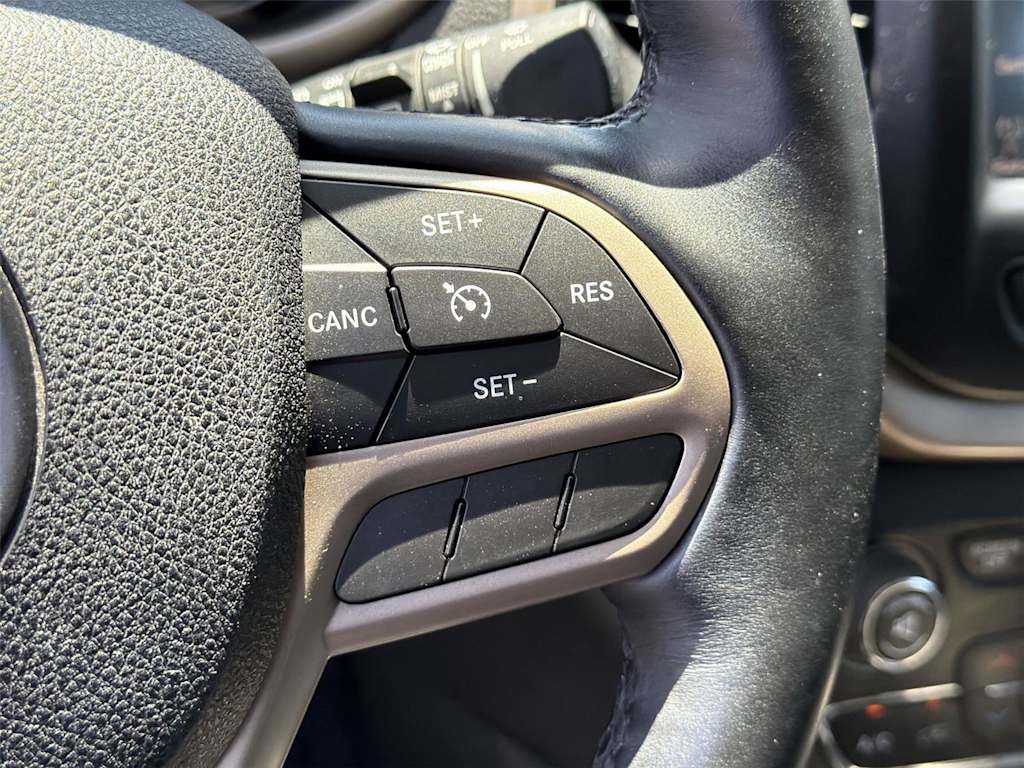 Thumbnail: 2017 Jeep Cherokee - 28
