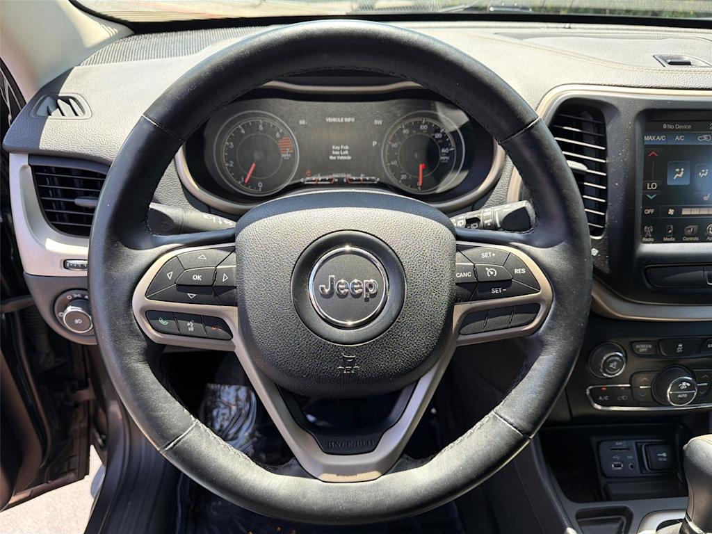 Thumbnail: 2017 Jeep Cherokee - 15