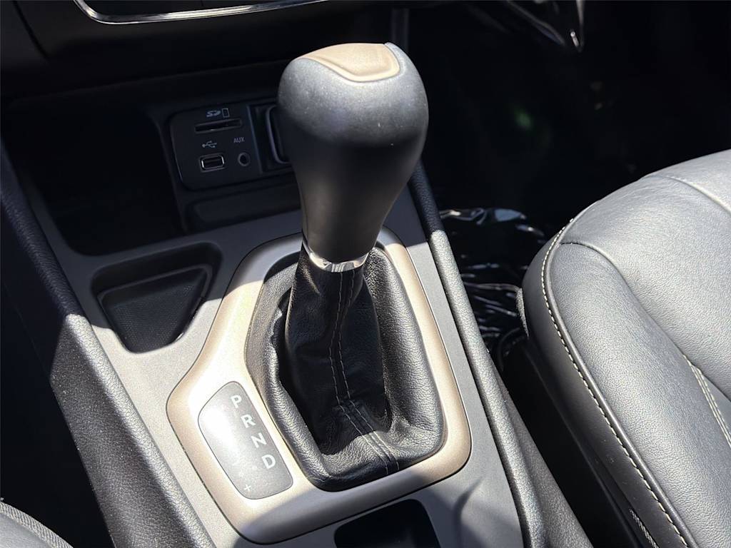 Thumbnail: 2017 Jeep Cherokee - 17