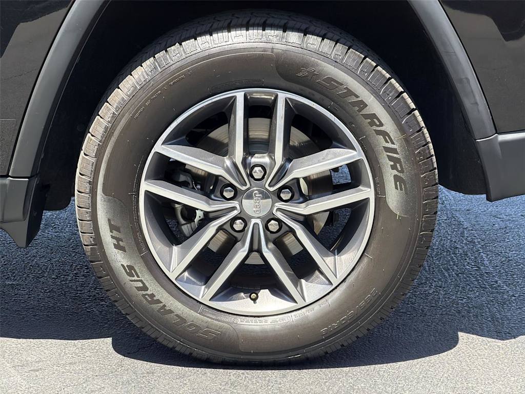 Thumbnail: 2017 Jeep Grand Cherokee - 8