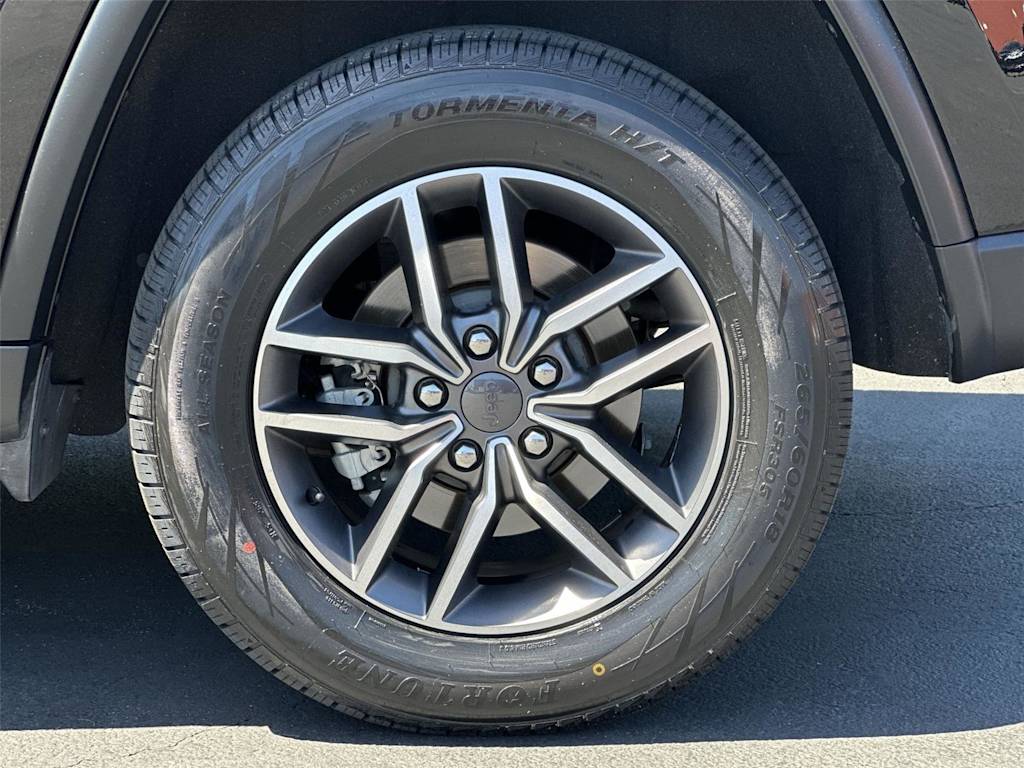 Thumbnail: 2022 Jeep Grand Cherokee - 8