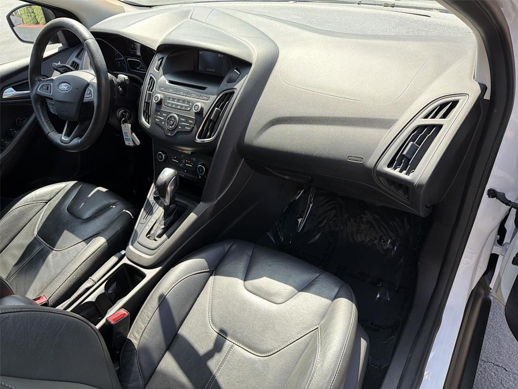 Thumbnail: 2016 Ford Focus - 14