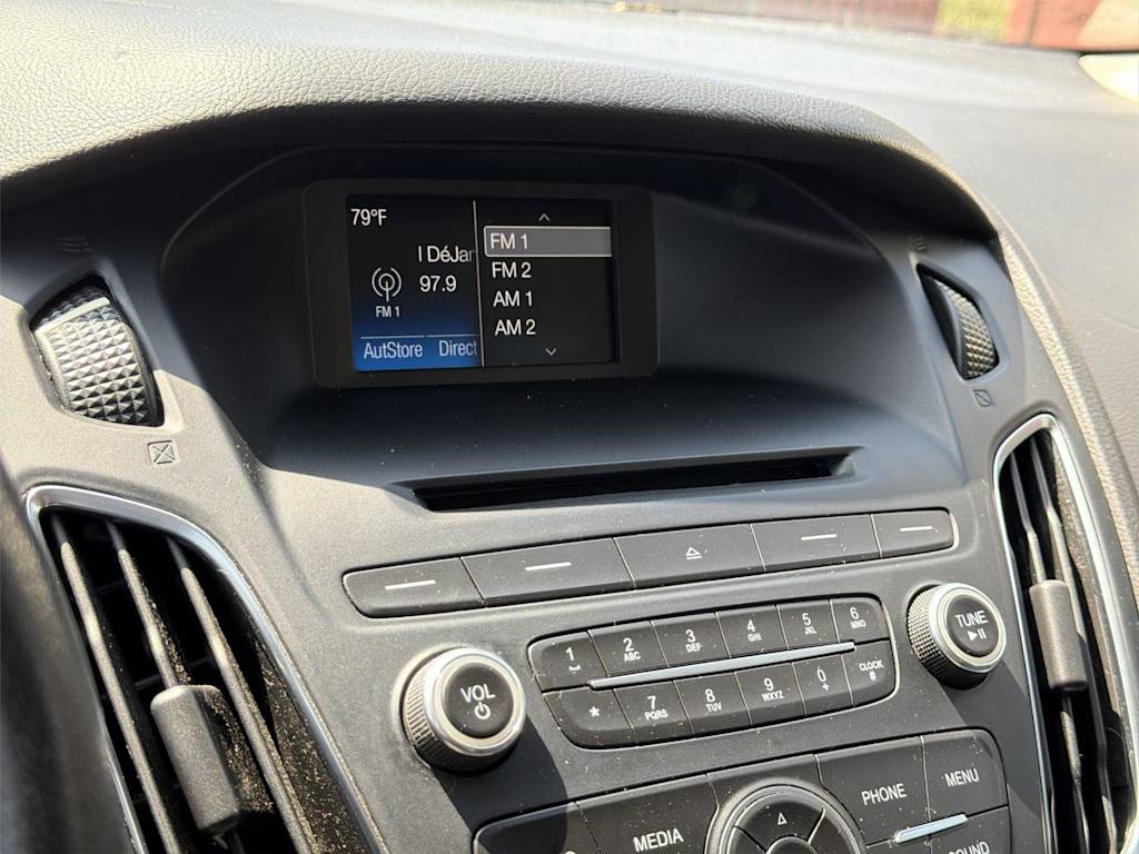 Thumbnail: 2016 Ford Focus - 16
