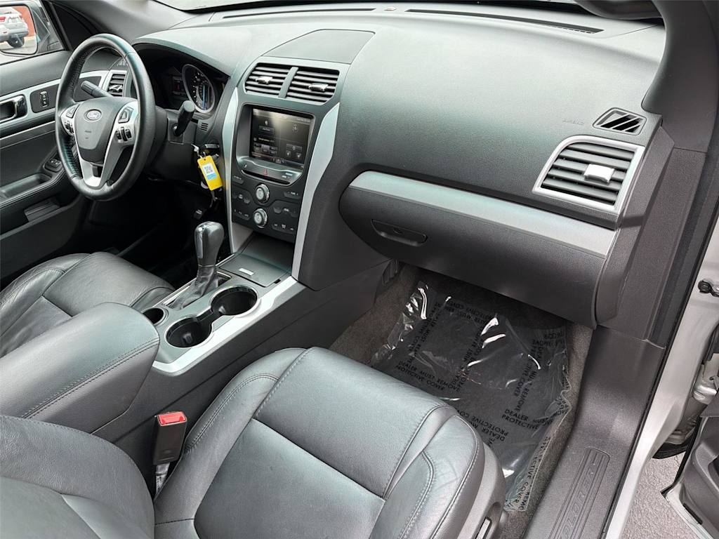 Thumbnail: 2015 Ford Explorer - 14