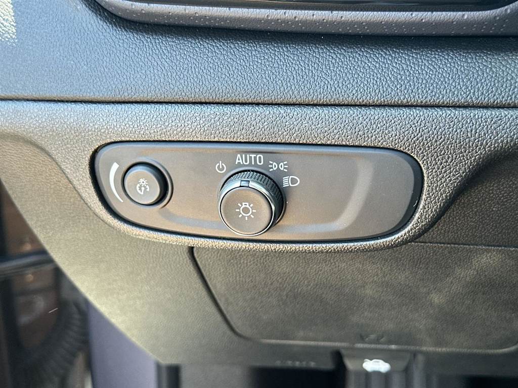 Thumbnail: 2023 Chevrolet Bolt EUV - 28