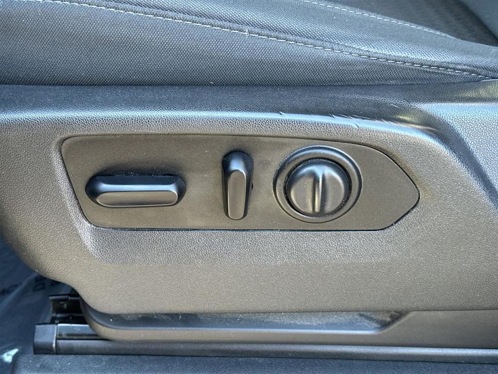 Thumbnail: 2019 Chevrolet Silverado 1500 - 23