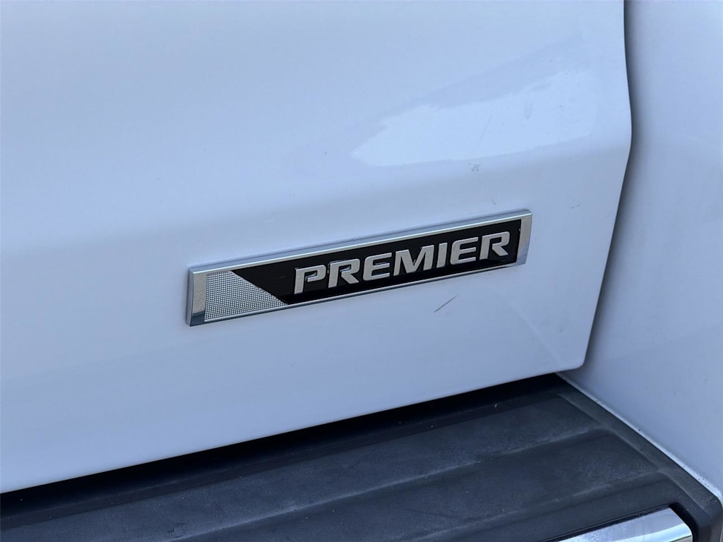 Thumbnail: 2018 Chevrolet Suburban - 7
