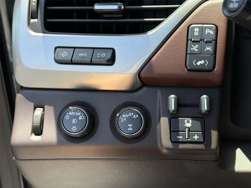 Thumbnail: 2018 Chevrolet Suburban - 32