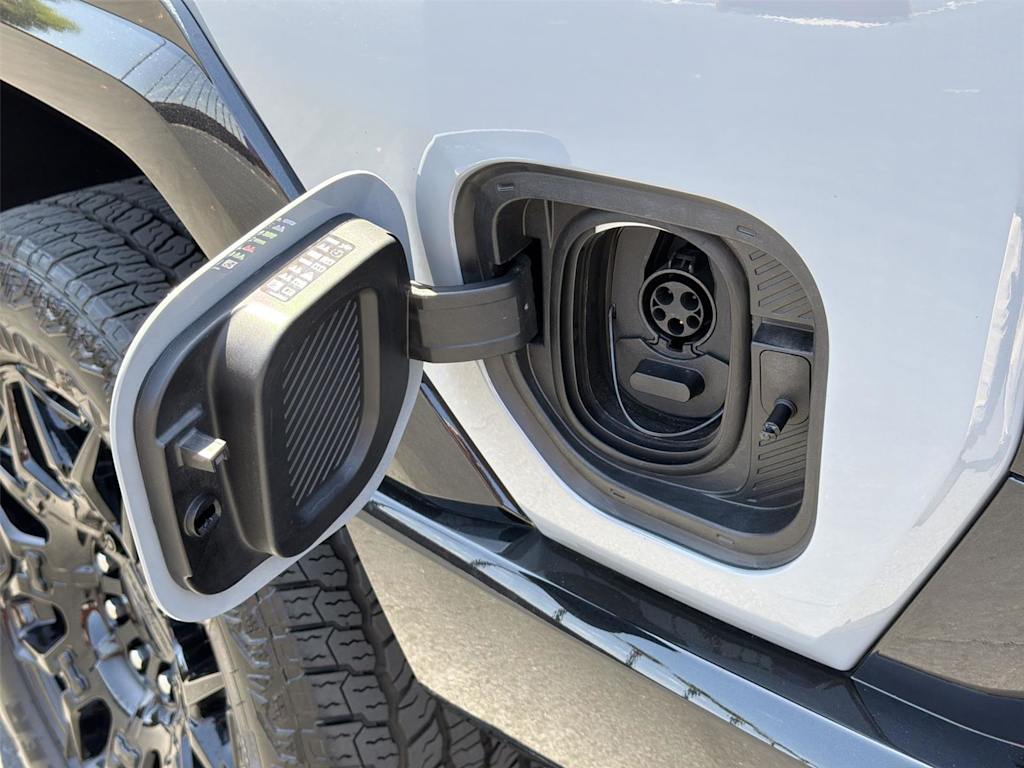 Thumbnail: 2025 GMC Hummer EV - 22