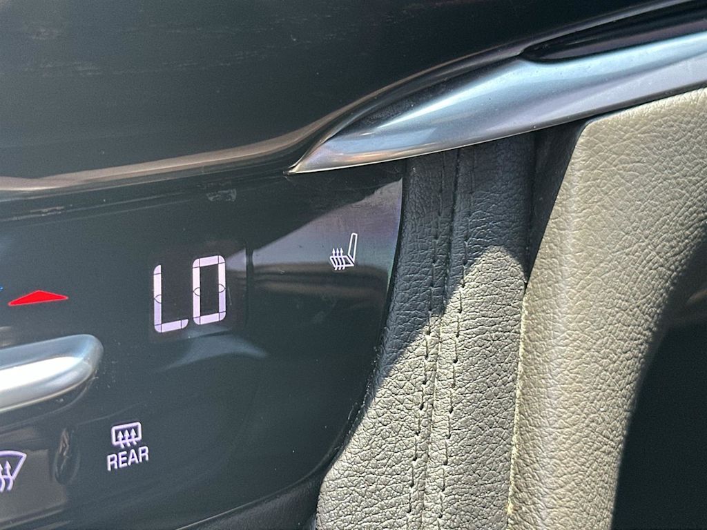 Thumbnail: 2021 Cadillac XT6 - 26