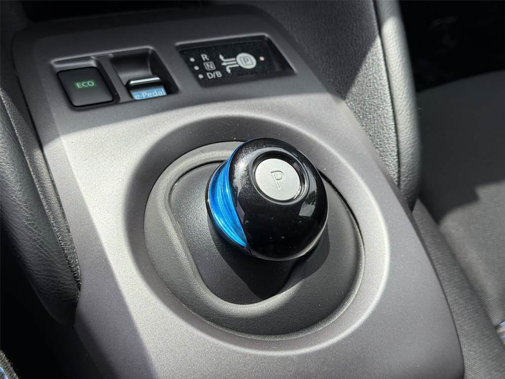 Thumbnail: 2025 Nissan Leaf - 17