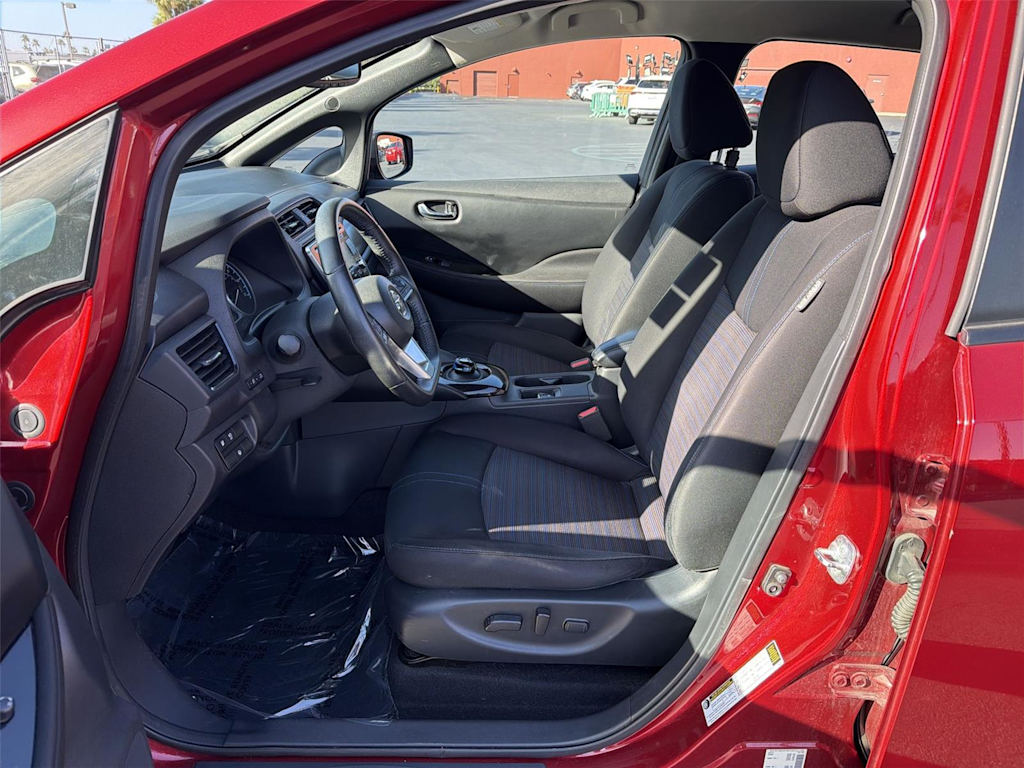 Thumbnail: 2018 Nissan Leaf - 11