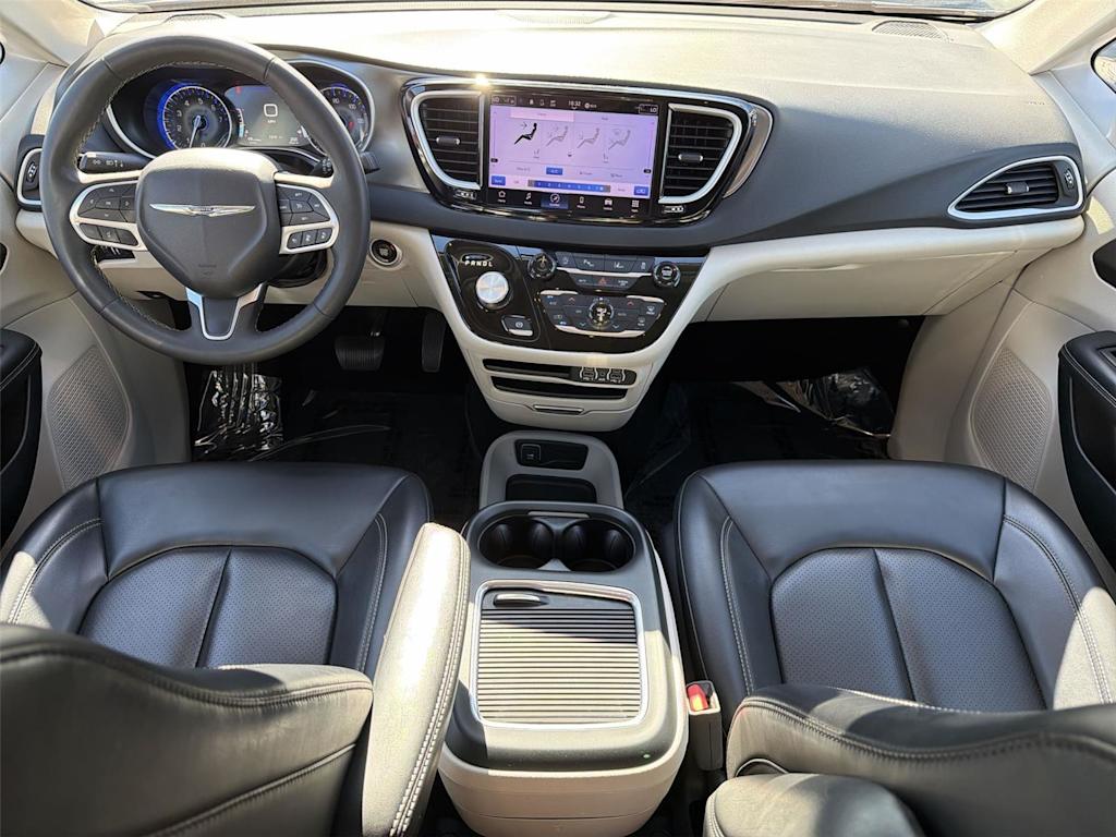 Thumbnail: 2023 Chrysler Pacifica - 10