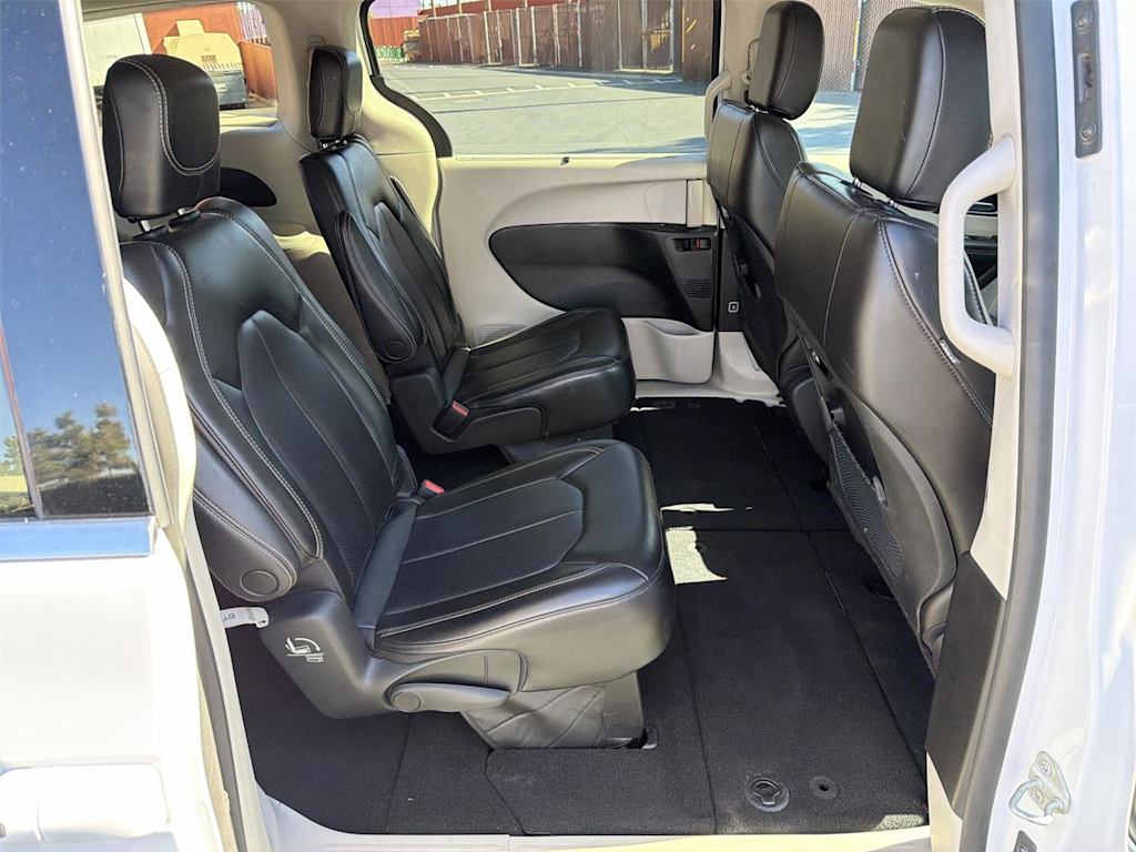 Thumbnail: 2023 Chrysler Pacifica - 13