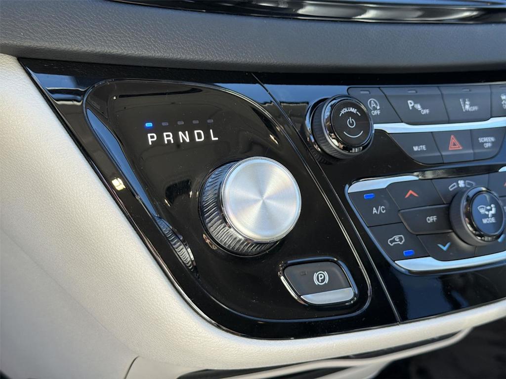 Thumbnail: 2023 Chrysler Pacifica - 19