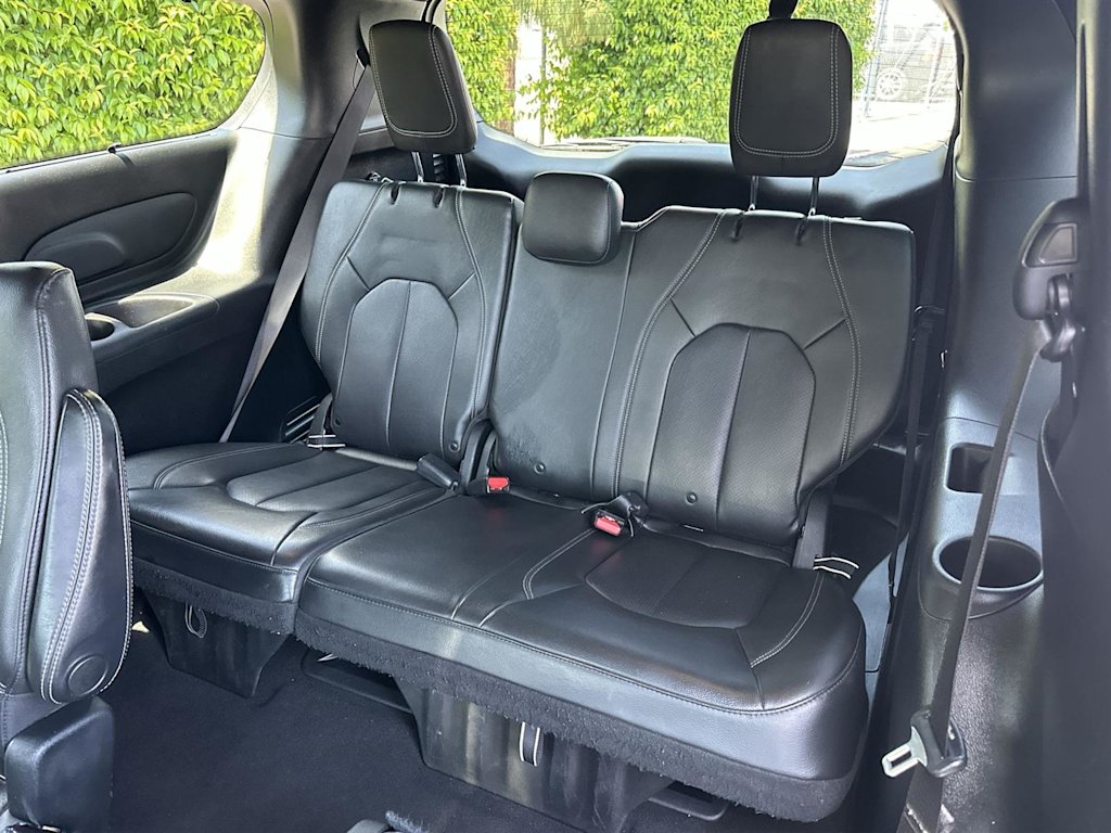 2020 Chrysler Pacifica Touring L 32